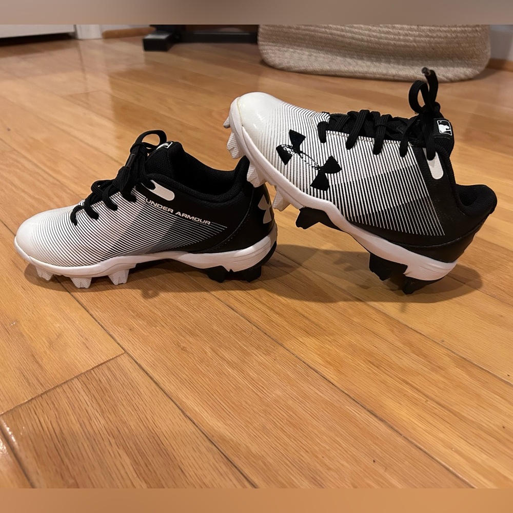 Toddler 11k under armour cleats